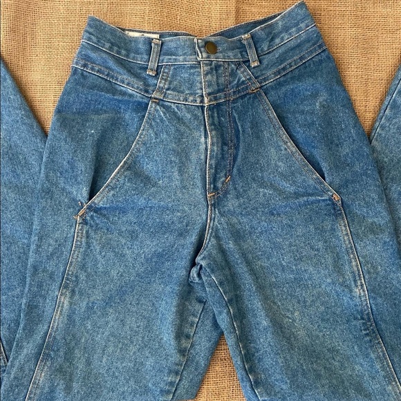 Vintage High Waisted Mom Jeans - Picture 3 of 3